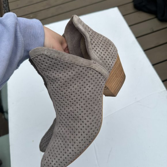 Splendid Split Side Ankle Boots Sz 8.5 Perforated Suede Leather Block Heels Grey - Picture 4 of 9